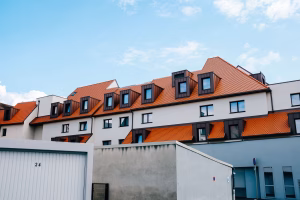 Chicago offers stronger current multifamily fundamentals, while selected Sunbelt markets may offer recovery potential. See what investors should underwrite before choosing a market.